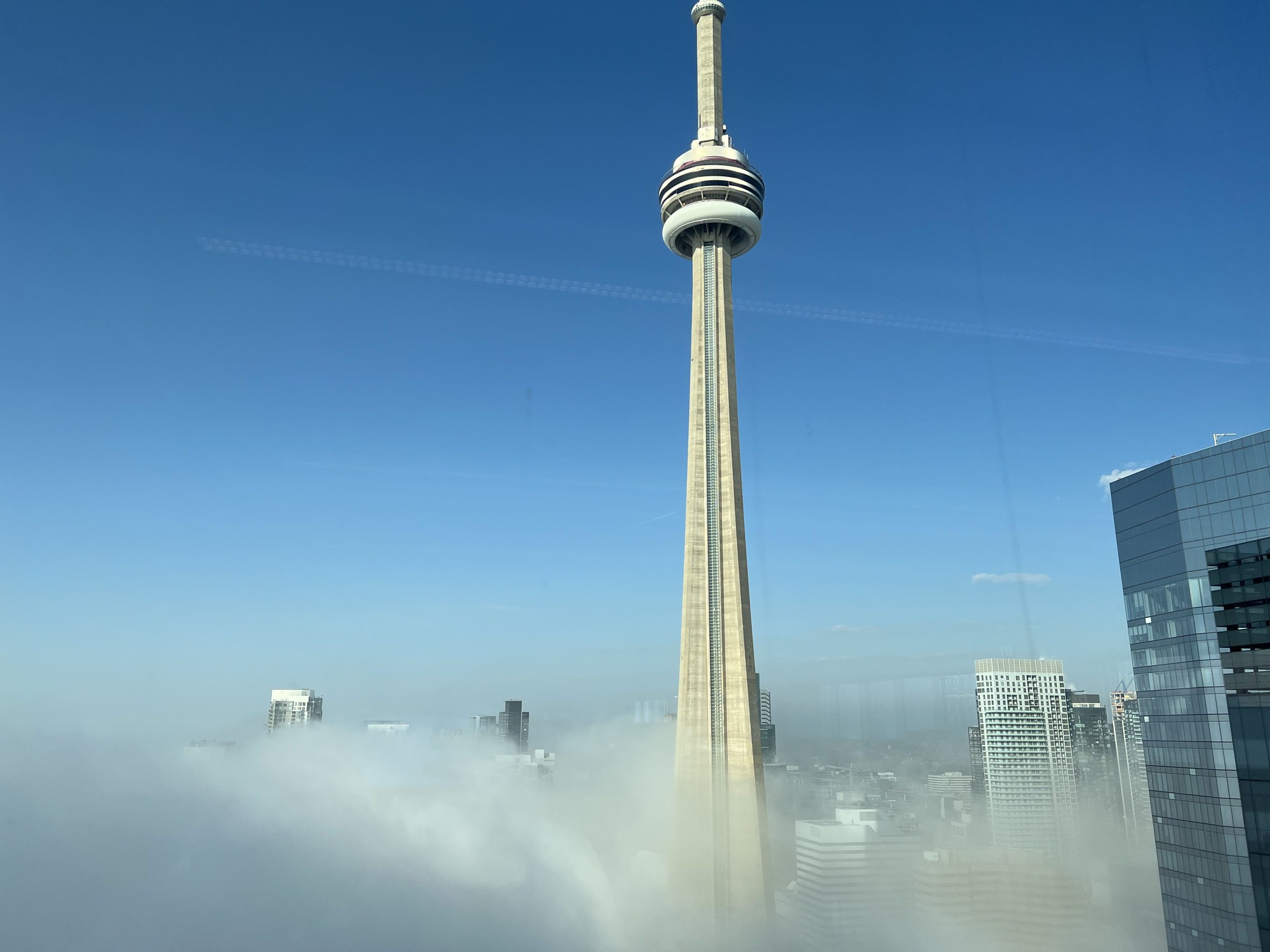 cn-tower-in-fog